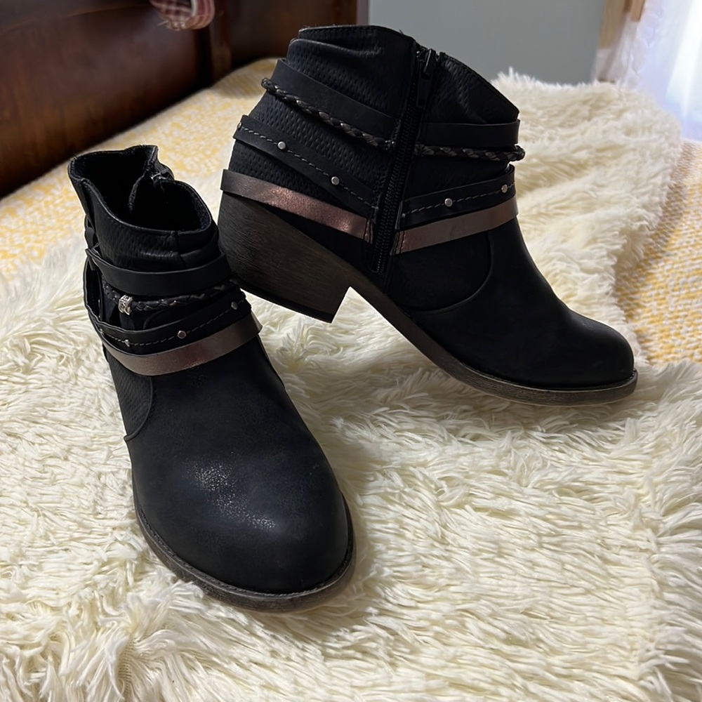 Cute Vintage looking booties